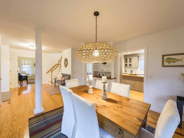 Cape Cod Home 994523