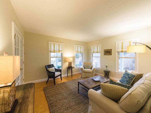 Cape Cod Home 994523