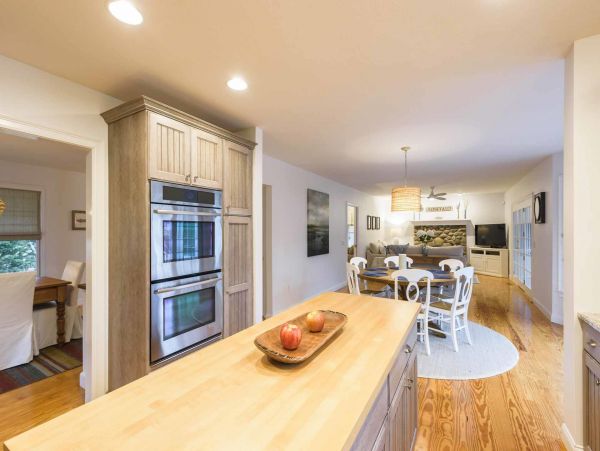 Cape Cod Home 994523
