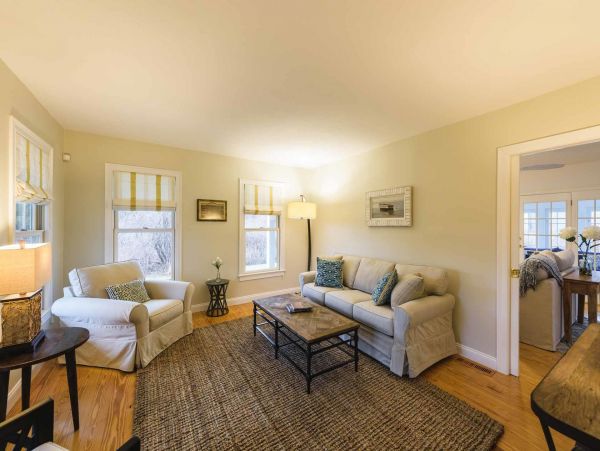 Cape Cod Home 994523