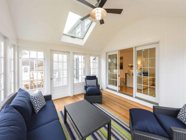 Cape Cod Home 994523