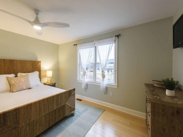 Cape Cod Home 994523