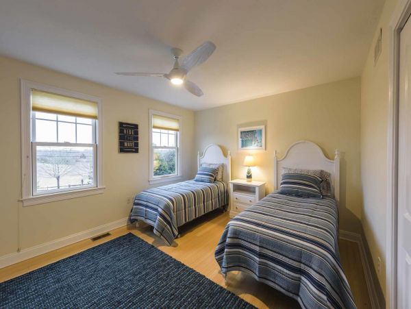 Cape Cod Home 994523