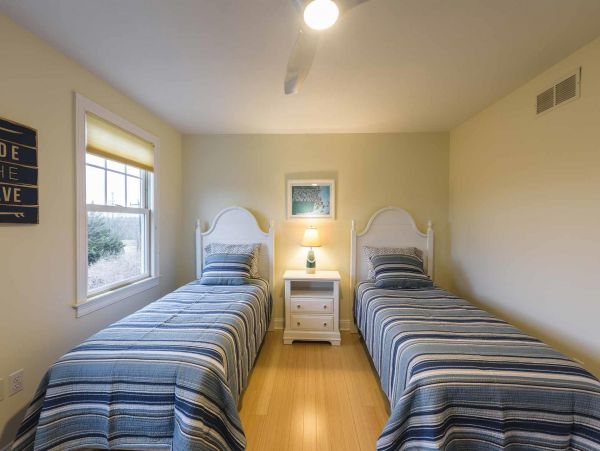 Cape Cod Home 994523
