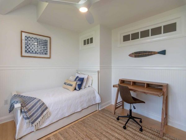 Cape Cod Home 994523