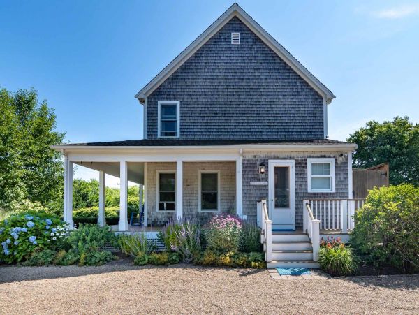 Cape Cod Home 994523