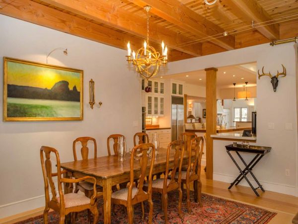 Cape Cod Home 994524