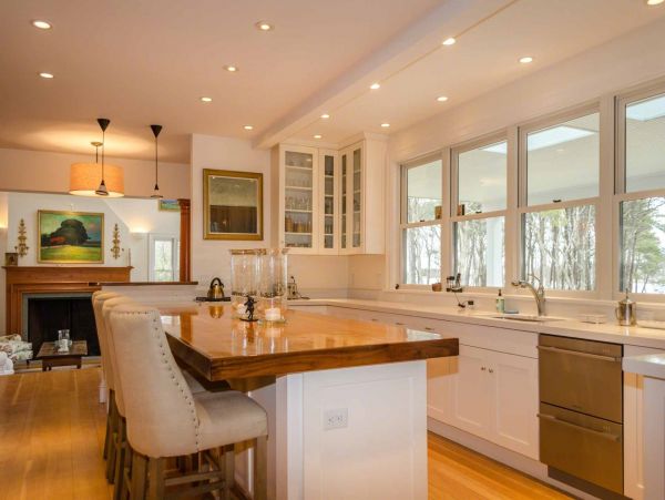Cape Cod Home 994524