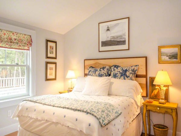 Cape Cod Home 994524
