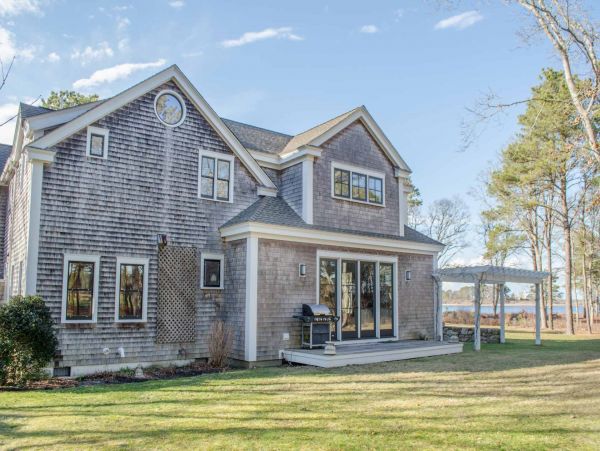 Cape Cod Home 994524