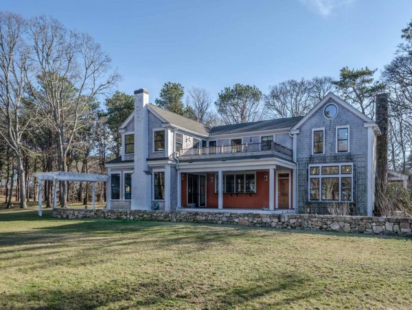 Cape Cod Home 994524