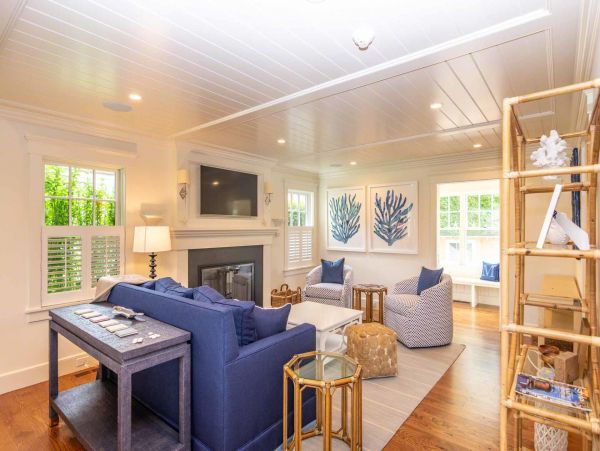 Cape Cod Home 994526