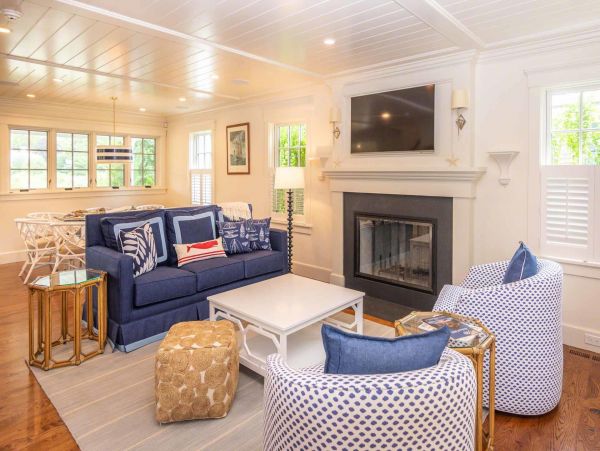 Cape Cod Home 994526