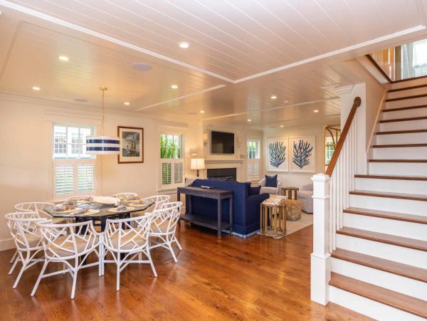 Cape Cod Home 994526