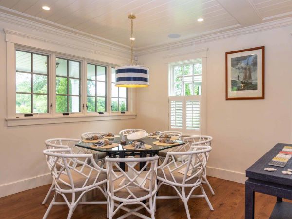 Cape Cod Home 994526