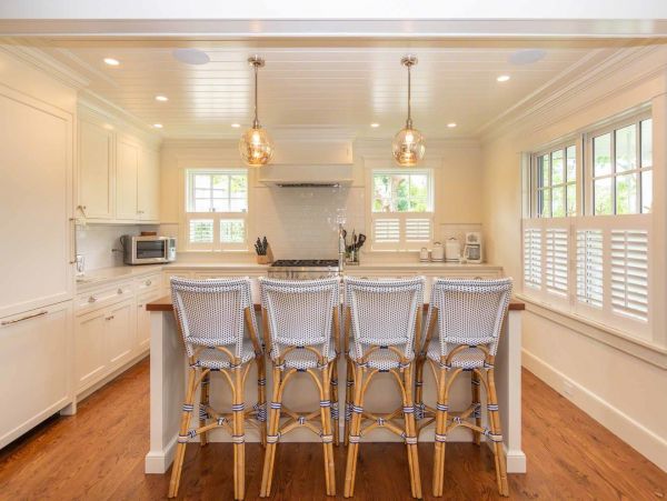 Cape Cod Home 994526