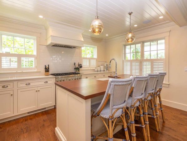 Cape Cod Home 994526