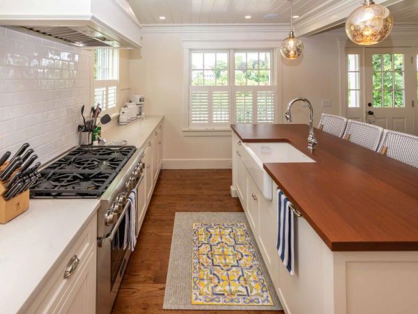 Cape Cod Home 994526