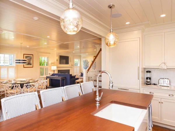 Cape Cod Home 994526