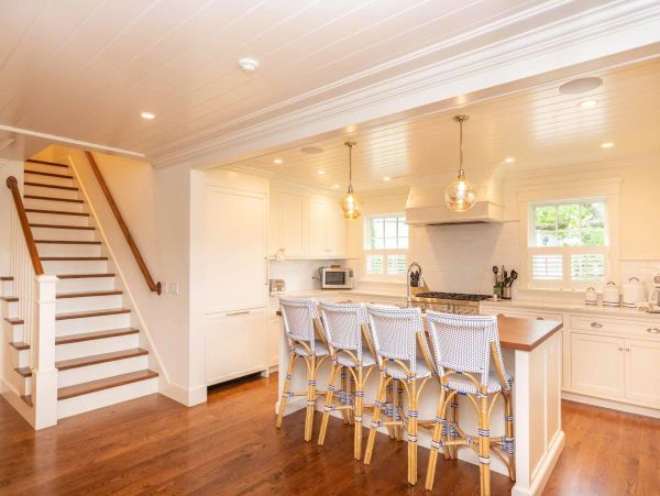 Cape Cod Home 994526