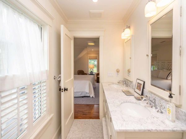 Cape Cod Home 994526