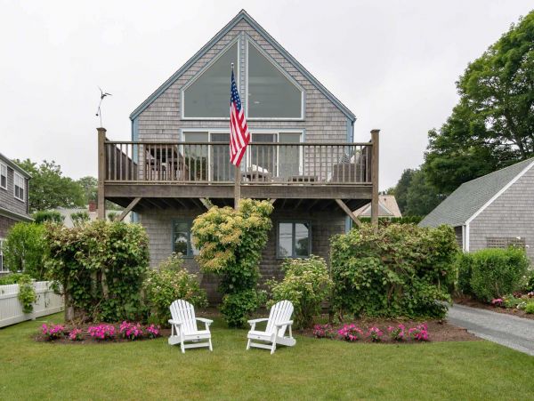 Cape Cod Home 994527