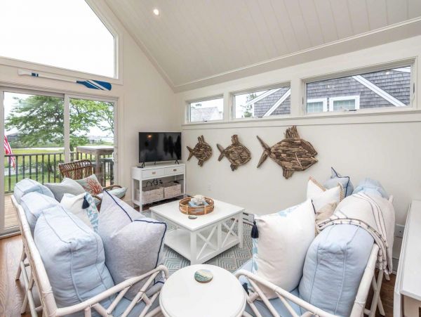 Cape Cod Home 994527