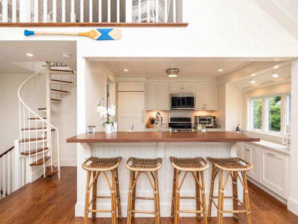 Cape Cod Home 994527