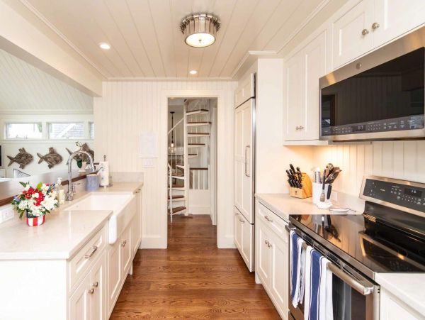 Cape Cod Home 994527