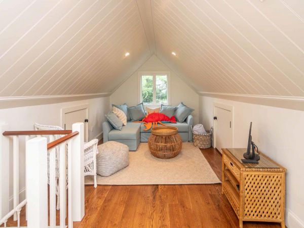 Cape Cod Home 994527
