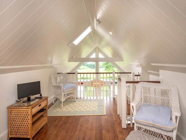 Cape Cod Home 994527