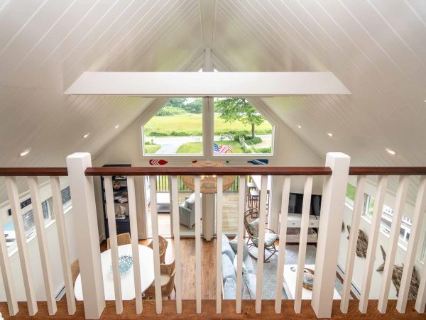 Cape Cod Home 994527