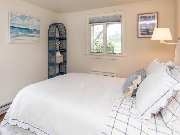 Cape Cod Home 994527