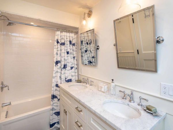 Cape Cod Home 994527