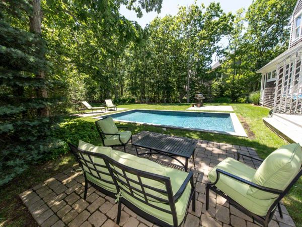 Cape Cod Home 994528