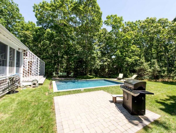 Cape Cod Home 994528