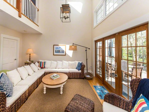 Cape Cod Home 994528