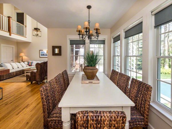 Cape Cod Home 994528