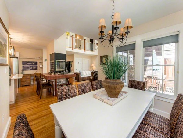 Cape Cod Home 994528