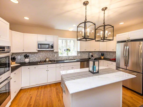 Cape Cod Home 994528