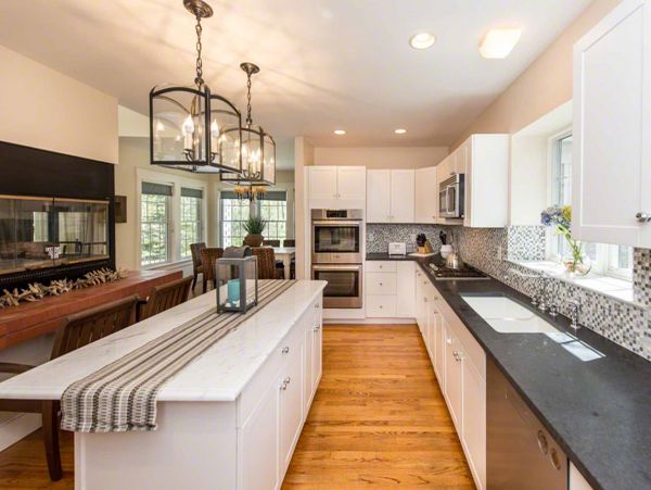 Cape Cod Home 994528
