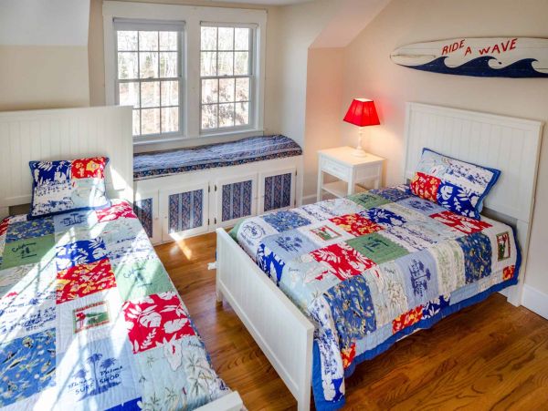 Cape Cod Home 994528