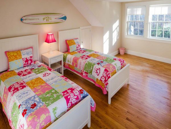 Cape Cod Home 994528