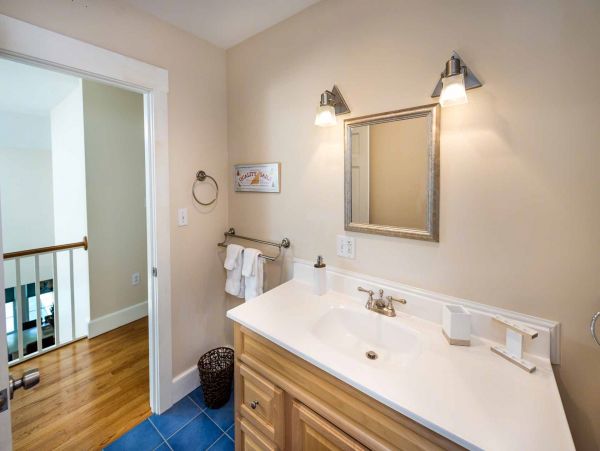 Cape Cod Home 994528