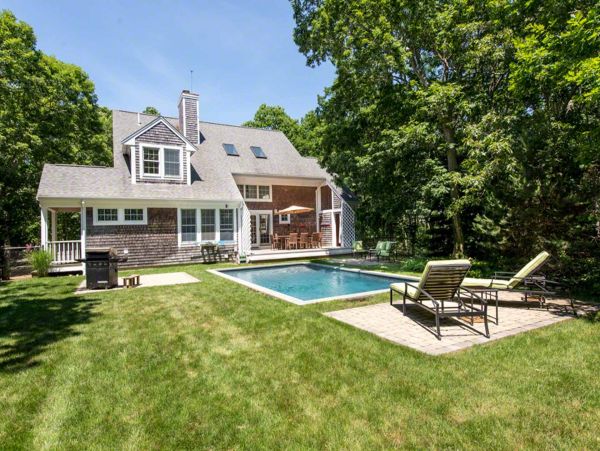 Cape Cod Home 994528
