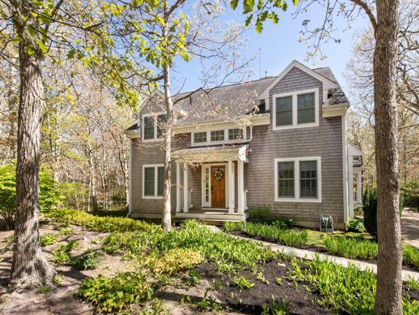 Cape Cod Home 994528