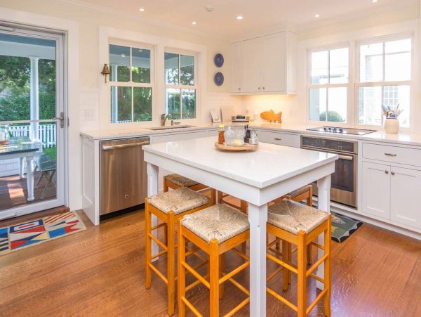 Cape Cod Home 994529