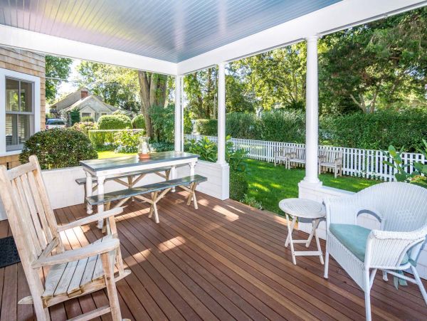 Cape Cod Home 994529