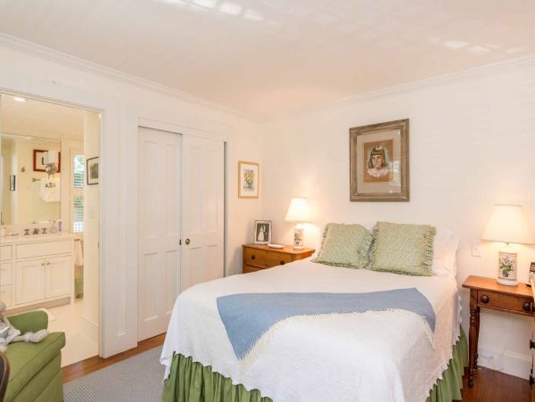 Cape Cod Home 994529