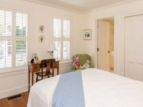 Cape Cod Home 994529